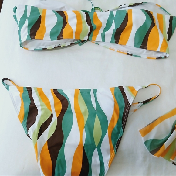 Colorful Wave Pattern Bikini Set - Picture 5 of 5